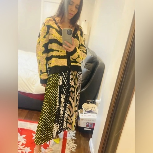 Le Superbe
Electric Zebra Cardigan size medium EUC - Picture 8 of 13